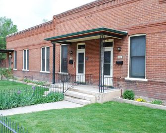 Downtown Salida Historic Row House Style Condo (Str License: 0220) - Salida - Building
