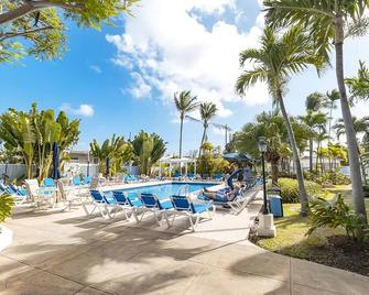 Enjoy Great Games And Events At Garrison Savannah! Free Parking, Outdoor Pool! - Oistins - Pool