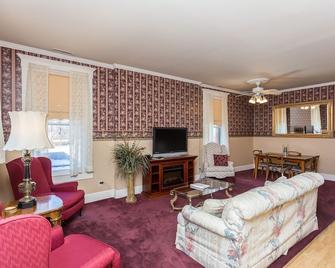 Whiskey Row Penthouse - Prescott - Living room