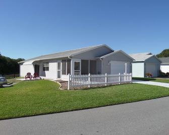 Gorgeous Waterfront Oasis In Heart Of The Villages 2 Br, 2 Ba - The Villages - Building