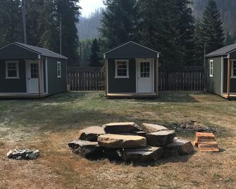 Adorable Cda River Cabins, Centrally Located! - Wallace