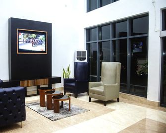 Hotel Capitol - Lagos - Salónek