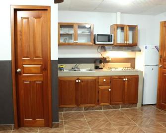 Residential Cabo - 2 Bedroom Apartment #002 - Changuinola - Cocina
