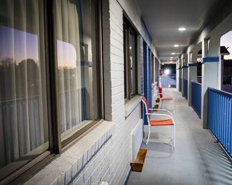 Traveler's Inn - Rosenberg - Flur