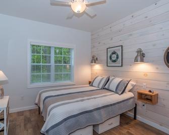 Newly built Excecutive Condo located in heart of Sister Bay! - Sister Bay - Bedroom