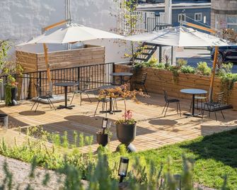 guesthouse by good neighbor, a Member of Design Hotels - Baltimore - Patio