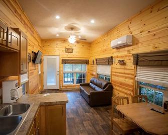Lake George Escape - Campground - Warrensburg - Sala de estar