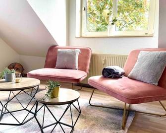 Zuhause im Ruhrgebiet 2 mit Balkon - Oberhausen (Nordrhein-Westfalen) - Sala de estar