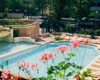 Milano & Helvetia - Riccione - Piscina