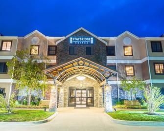 Staybridge Suites Kansas City-Independence - Independence - Building