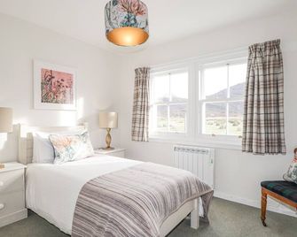 Stalker's Cottage - Torridon, Pet Friendly In Torridon - Achnasheen - Bedroom