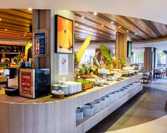 Holiday Inn Resort Phuket Karon Beach By IHG - Karon - Bar