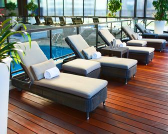 DoubleTree by Hilton Montreal Downtown - Montreal - Piscina