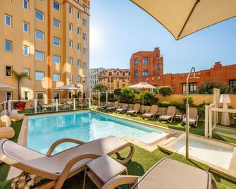 宜必思尼斯中央火車站酒店 - 尼斯 - 游泳池