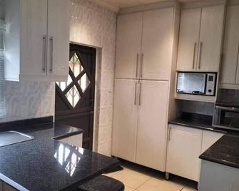 Restwell Lodge - Pietermaritzburg - Kitchen