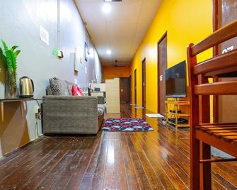 Loft Waterfront - Kuching - Living room