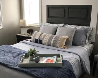 Newly built cottage by the beach! (Lower level) - Port Stanley - Bedroom