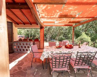 Amazing home in Sassetta with WiFi - Sassetta - Innenhof