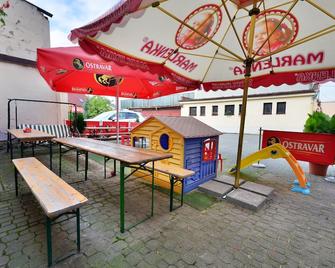 Hotel Isora - ออสตราวา - ลาน