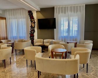 호텔 치아토리 테무 - 테무 - 라운지