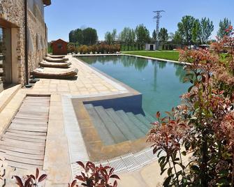Hotel Rural Y Spa Kinedomus Bienestar - Aranda de Duero - Pool
