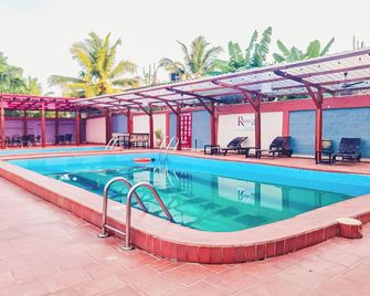 Rhogem Hotel - Takoradi - Bazén