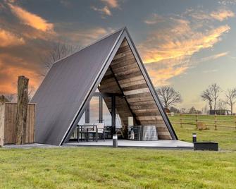 The Tri-Pod - Llanarth - Edificio