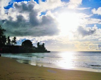 Bananaquit Tobago -Stay Near the Beach - คราวน์ พอยน์ - ชายหาด