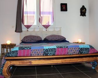 Charming stage ocean view, near lagoon, pool, garden ideal couple + baby - Petite-Ile - Chambre