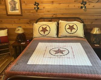 Cedar Cabin in the Woods - Longview, Tx - Longview - Bedroom