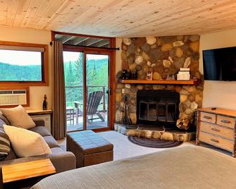 Newly Remodeled Fireplace Studio Ski-in/Ski-Out Condo-Balcony, Pool & Hot Tub - Lutsen - Living room