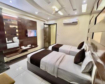 Hotel Rest Inn - Surat - Habitación