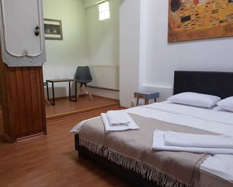 Nonna Mia Hotel - Bukarest - Schlafzimmer