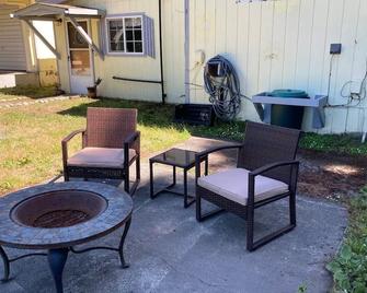 Coastal Studio - Brookings - Patio