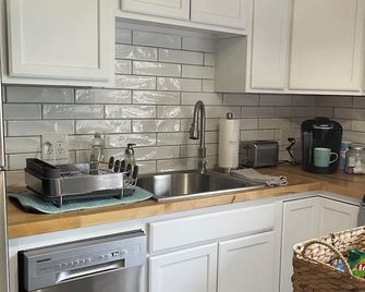 Charming and immaculate 1-bedroom Suite/Apartment in Elizabethton - Elizabethton - Cocina