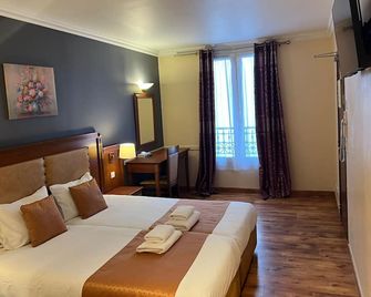 فندق 121 باريس - باريس - غرفة نوم