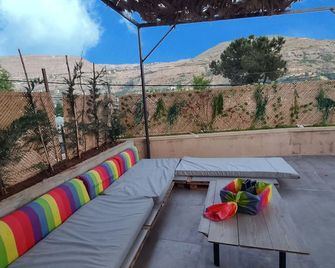 Cozy 3 bedrooms Chalet fit up to 8 pers with Panoramic terrace & Cheminée (pool) - Jal el Dib - Balcony