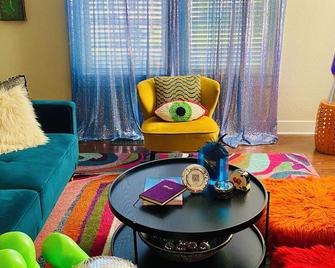 Funkhaus of Fort Smith - Fort Smith - Living room