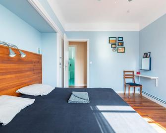 Bright T4 in villa with garden - Hendaye - Chambre