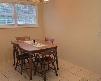 Back Woods Cottage - Ozark - Dining room