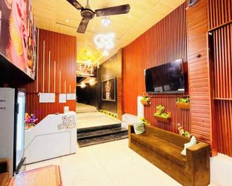 Goroomgo Pallav Guest House Ujjain - Ujjain - Bedroom