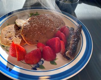 James Place Inn Bed and Breakfast - Freeport