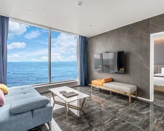 Elafonisi Poolvilla & Hotel - גיאונגז'ו - סלון
