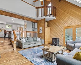 Historic Morrison Mountain Home! - Morrison - Sala de estar