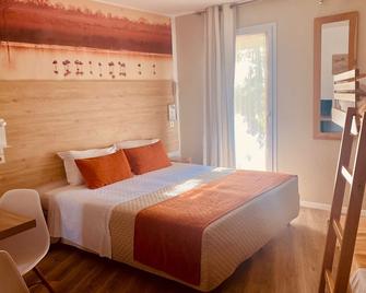 لو ماس ديه بونتس دو أرليس - آرل - غرفة نوم