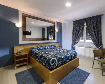 Motel Cancun Aviles - Avilés - Soverom