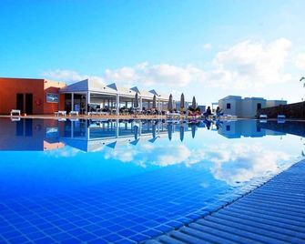 Bimbolla Apartaments - Sant Lluis - Bazén