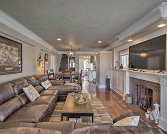 Beautiful Restored Victorian Home - Pueblo - Living room