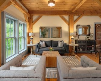 Inn at Silver Maple Farm - East Chatham - Living room
