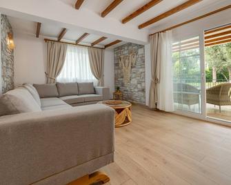 Navalä°a Beach Homes - Foca - Wohnzimmer